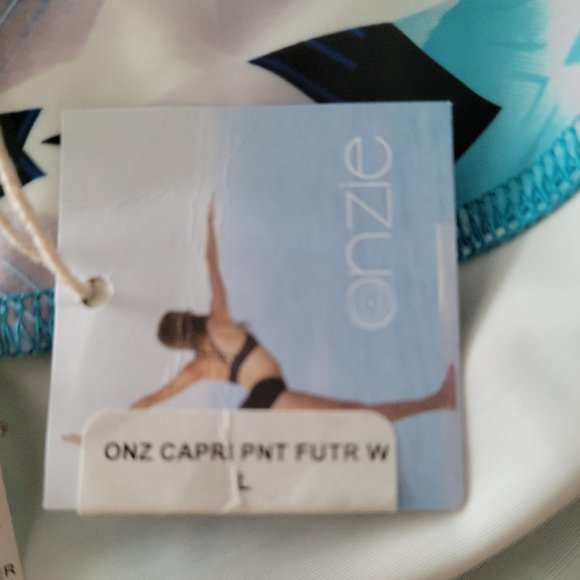 Onzie Hot Yoga Legging Capri Pants Size M/L Multicolor Blue Green Future NWT - Picture 5 of 5